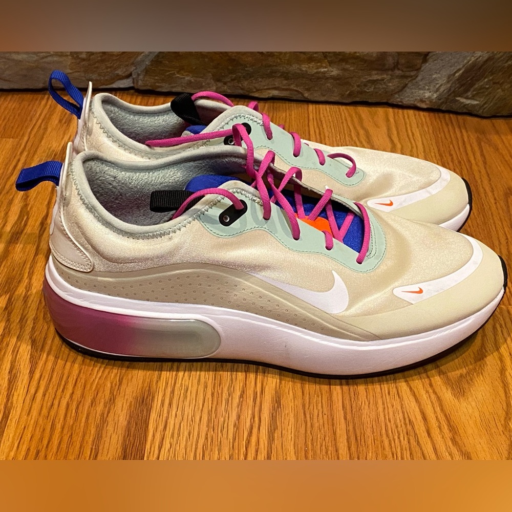 Nike Air Max Dia Fossil Low Top Womens Running Shoe Tan CI3898-200 Size 8.5